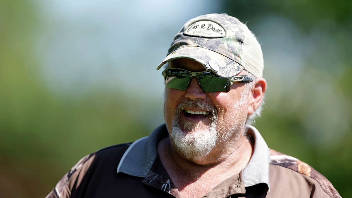 Is Larry The Cable Guy Alive